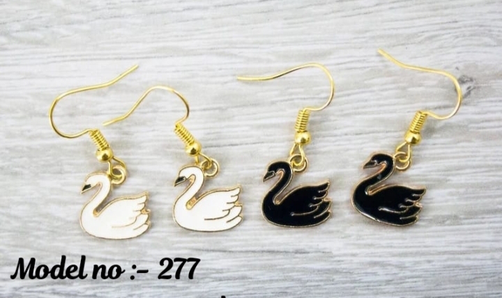 Swan earrings white, black 