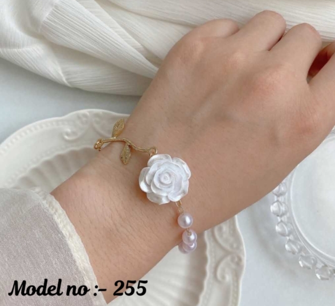 Rose and pearl bracelet 